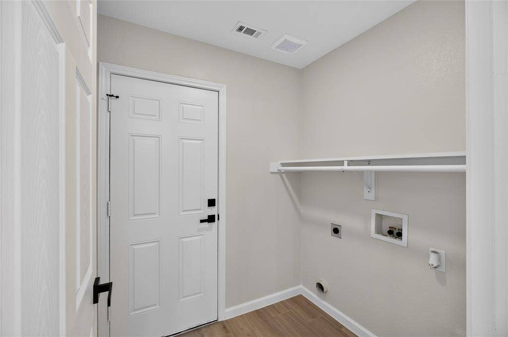 2221 Bridle Path Drive, Lancaster, TX 75146