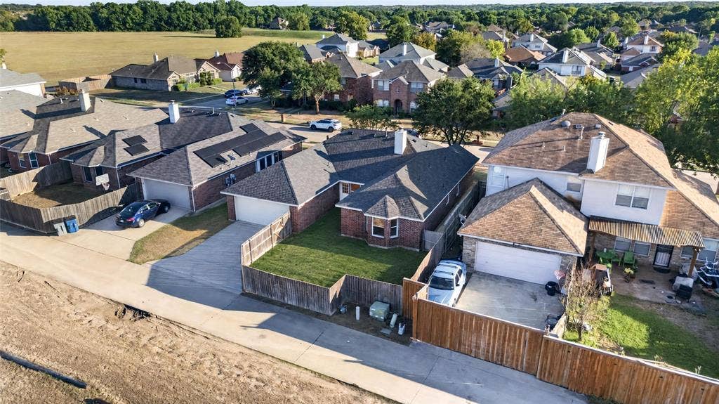 2221 Bridle Path Drive, Lancaster, TX 75146