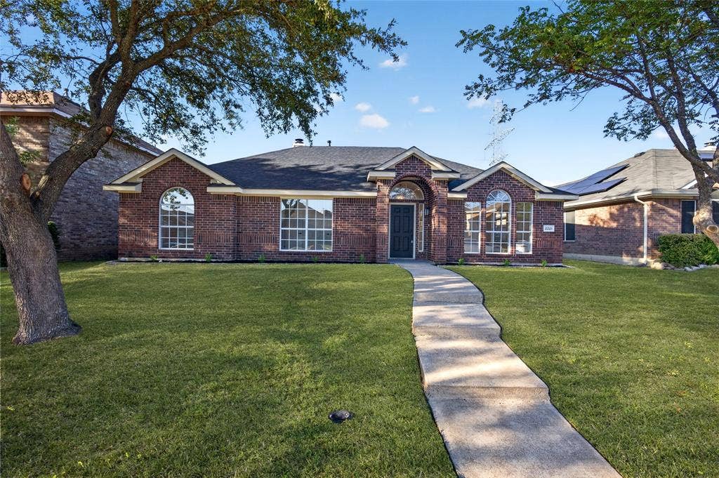 2221 Bridle Path Drive, Lancaster, TX 75146