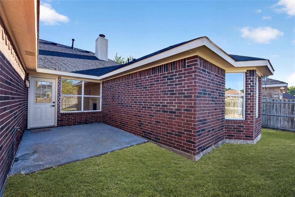 2221 Bridle Path Drive, Lancaster, TX 75146
