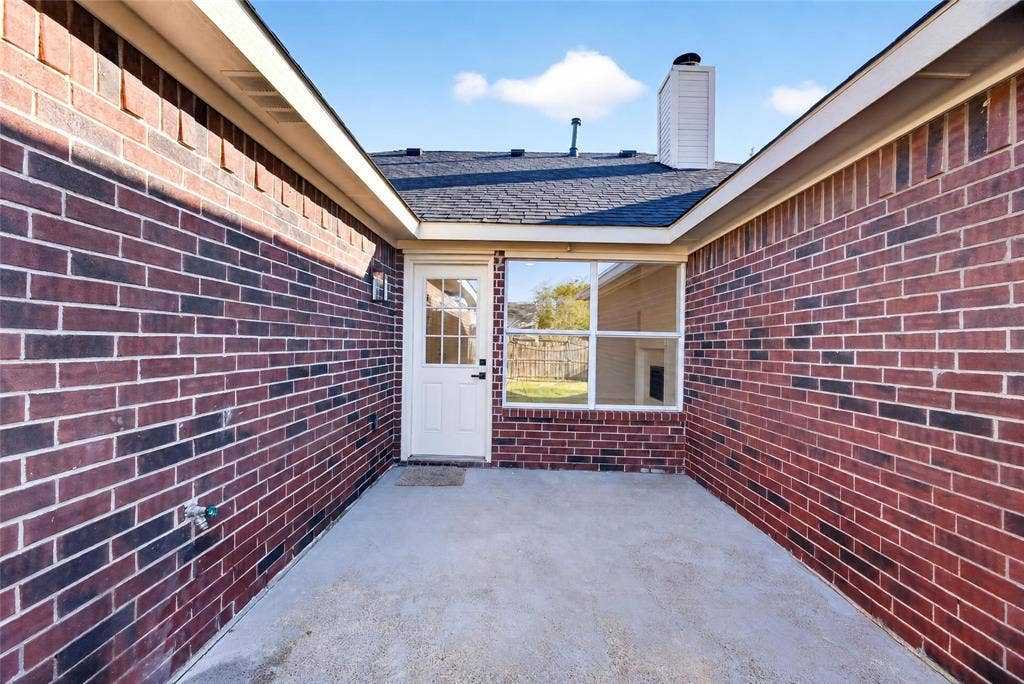 2221 Bridle Path Drive, Lancaster, TX 75146
