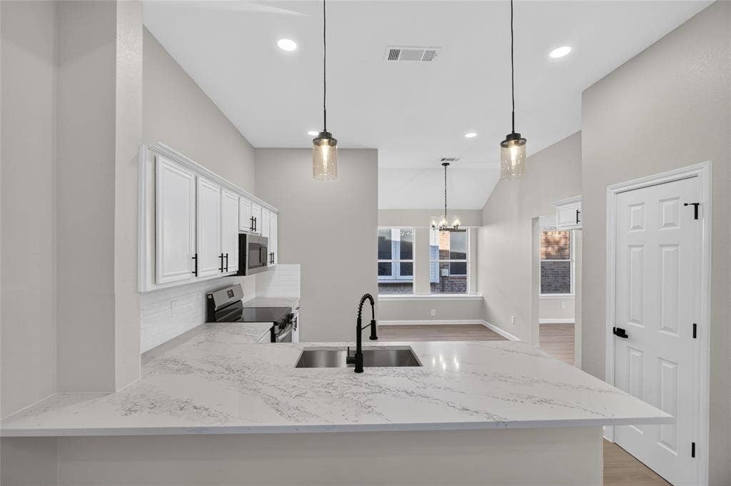 2221 Bridle Path Drive, Lancaster, TX 75146