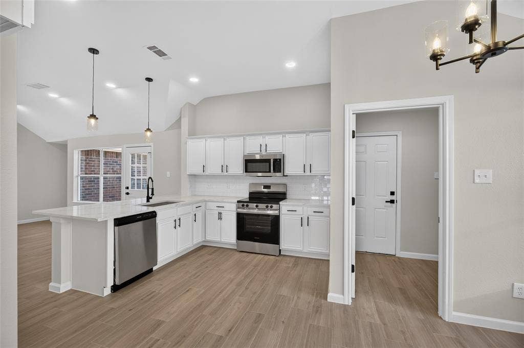 2221 Bridle Path Drive, Lancaster, TX 75146