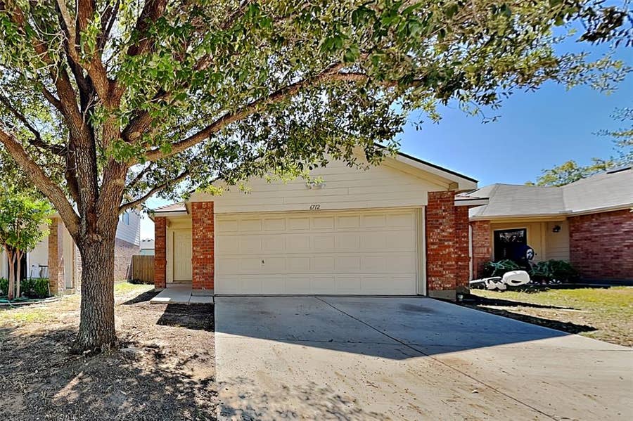 Property photo for 6712 Meadow Way Lane, Fort Worth, TX