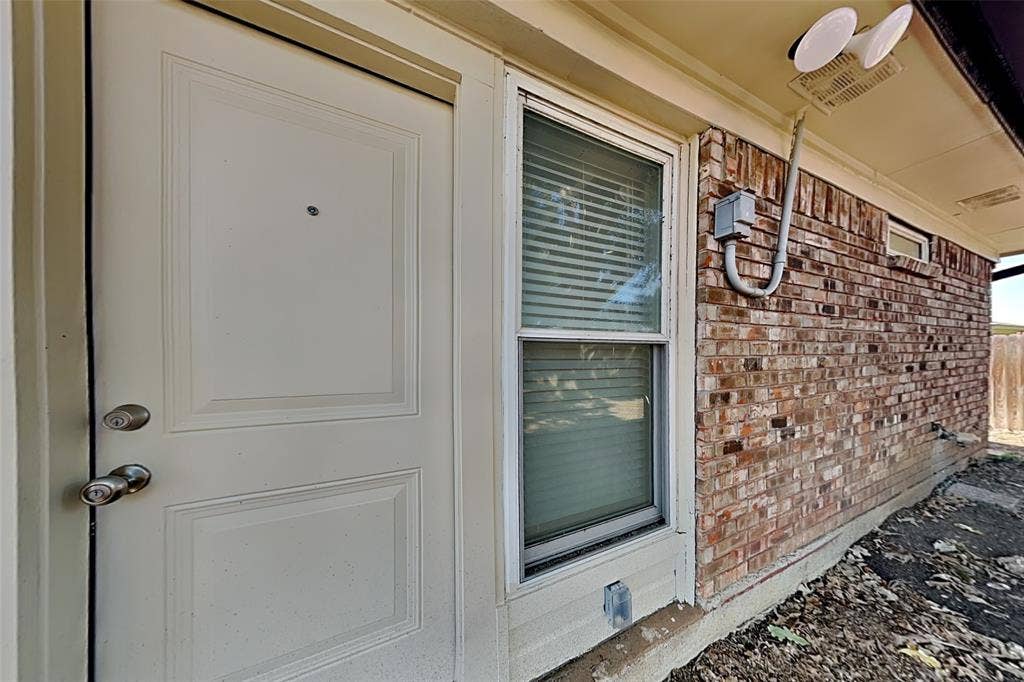 6633 Willow View Drive, Watauga, TX 76148