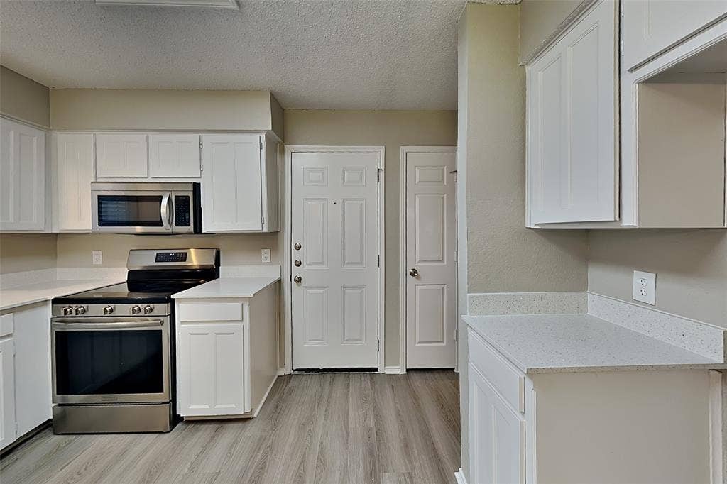 6633 Willow View Drive, Watauga, TX 76148