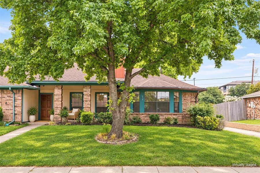 Property photo for 210 E Amberway Lane, Garland, TX