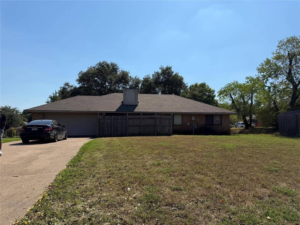 1129 Evergreen Circle, DeSoto, TX 75115 1129 Evergreen Circle, DeSoto, TX 75115