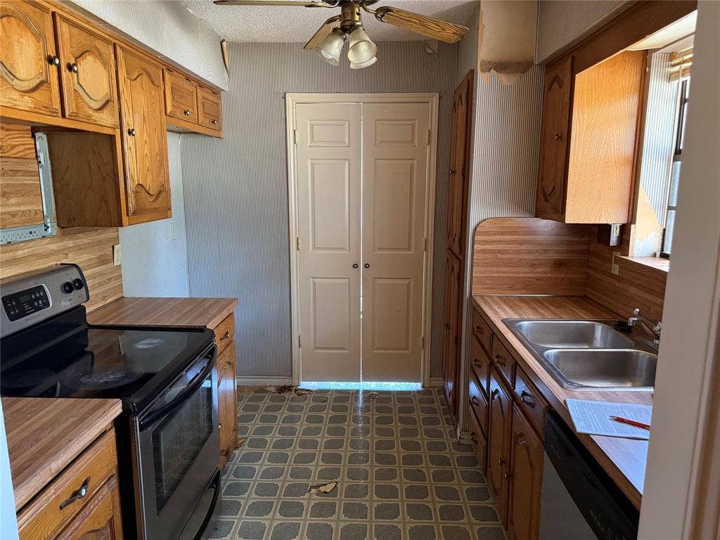 1129 Evergreen Circle, DeSoto, TX 75115 1129 Evergreen Circle, DeSoto, TX 75115