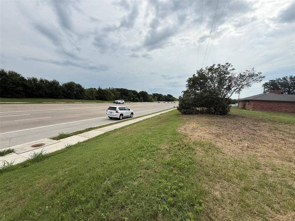 4724 E University Drive, Denton, TX 76208 4724 E University Drive, Denton, TX 76208