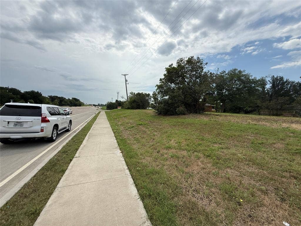 4724 E University Drive, Denton, TX 76208 4724 E University Drive, Denton, TX 76208