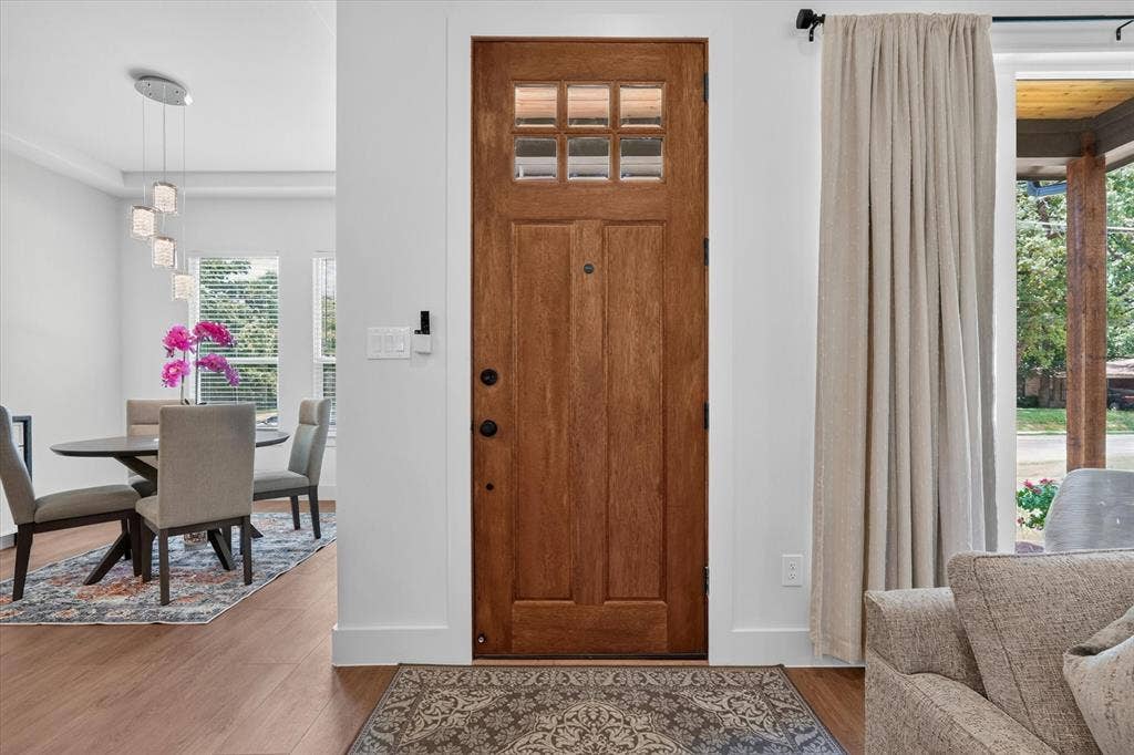 3210 Carpenter Avenue, Dallas, TX 75215 Wood-finish flooring throughout