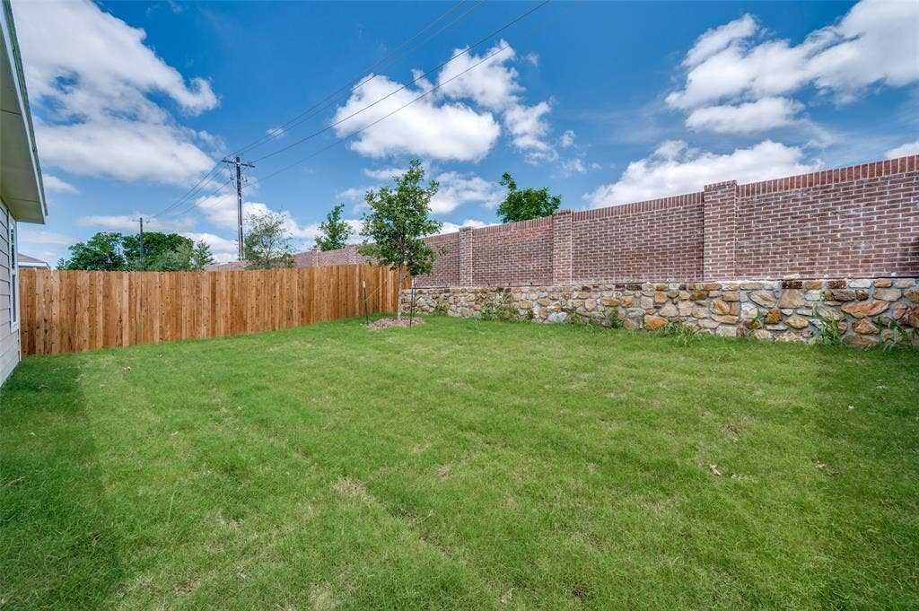 3700 Bluebird Lane, McKinney, TX 75071 View of yard