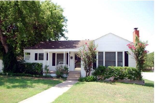 3833 Dexter Avenue, Fort Worth, TX 76107