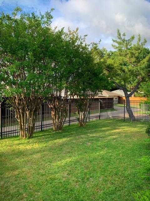 1813 University Drive, Richardson, TX 75081 1813 University Drive, Richardson, TX 75081