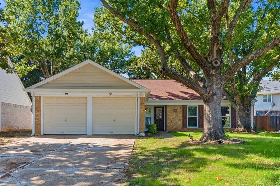 Property photo for 1933 Pin Oak Drive, Flower Mound, TX