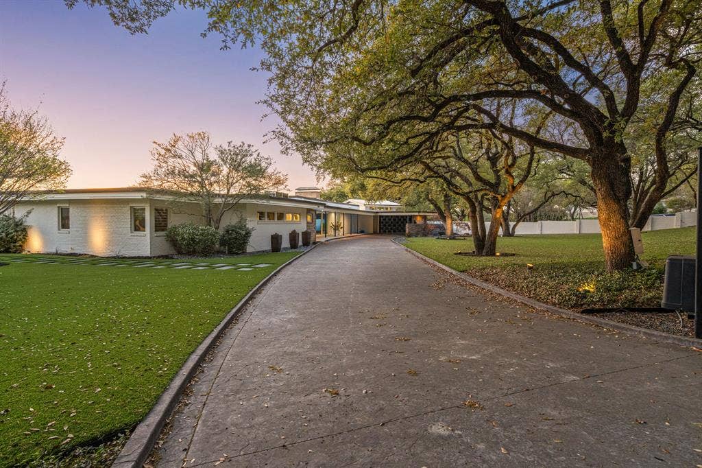 Double wide semi circular driveway