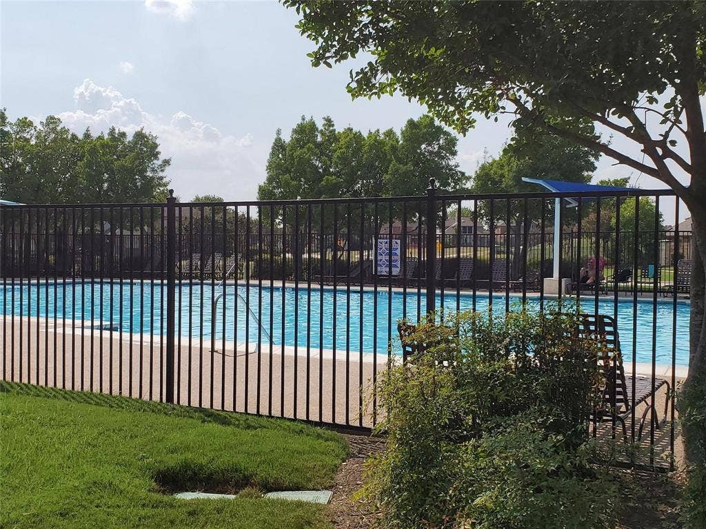2077 Sleepy Hollow Trail, Frisco, TX 75033 View of swimming pool
