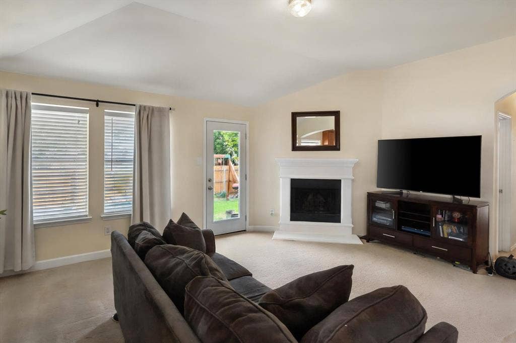 8123 Tierra Del Sol Road, Arlington, TX 76002