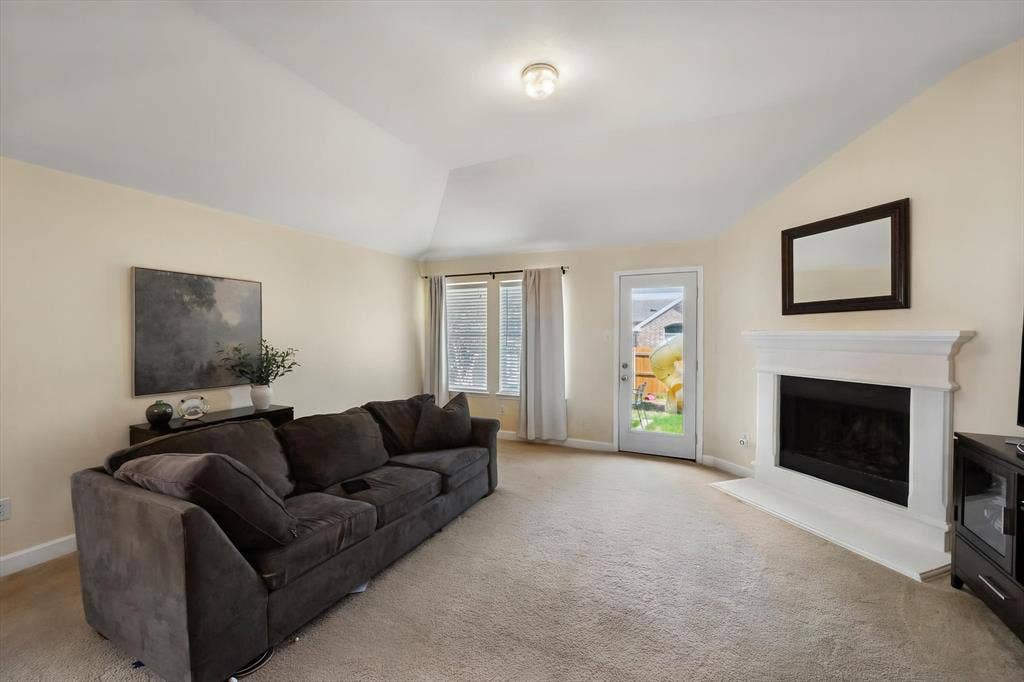 8123 Tierra Del Sol Road, Arlington, TX 76002