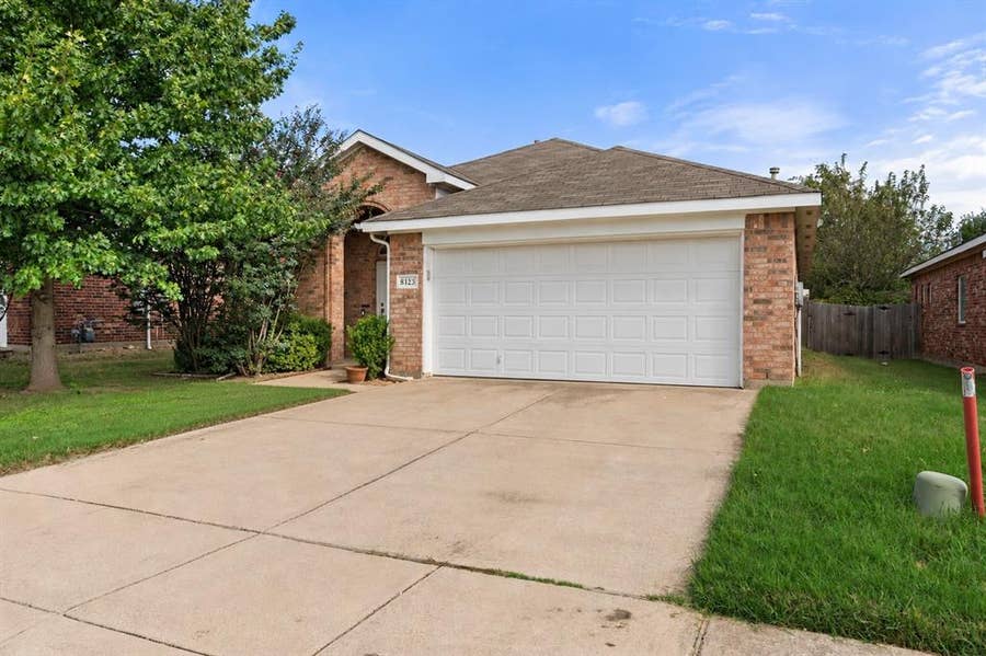 Property photo for 8123 Tierra Del Sol Road, Arlington, TX