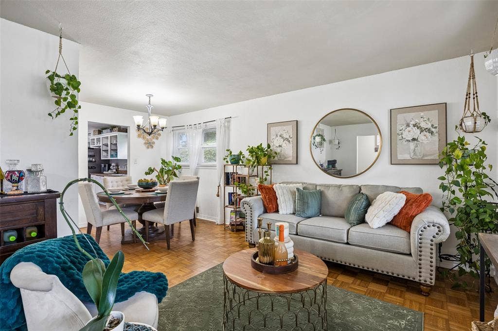 132 W Kenwood Drive, Garland, TX 75041 132 W Kenwood Drive, Garland, TX 75041