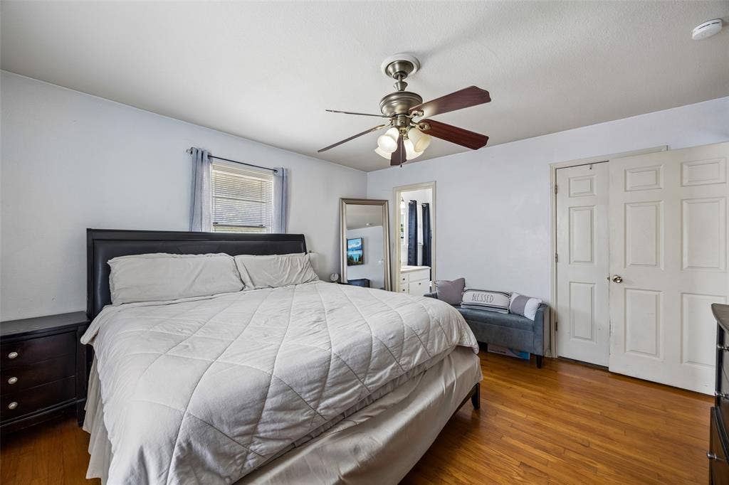 132 W Kenwood Drive, Garland, TX 75041 132 W Kenwood Drive, Garland, TX 75041