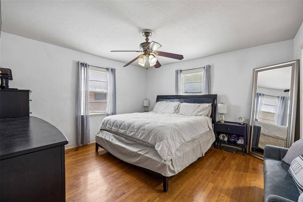 132 W Kenwood Drive, Garland, TX 75041 132 W Kenwood Drive, Garland, TX 75041