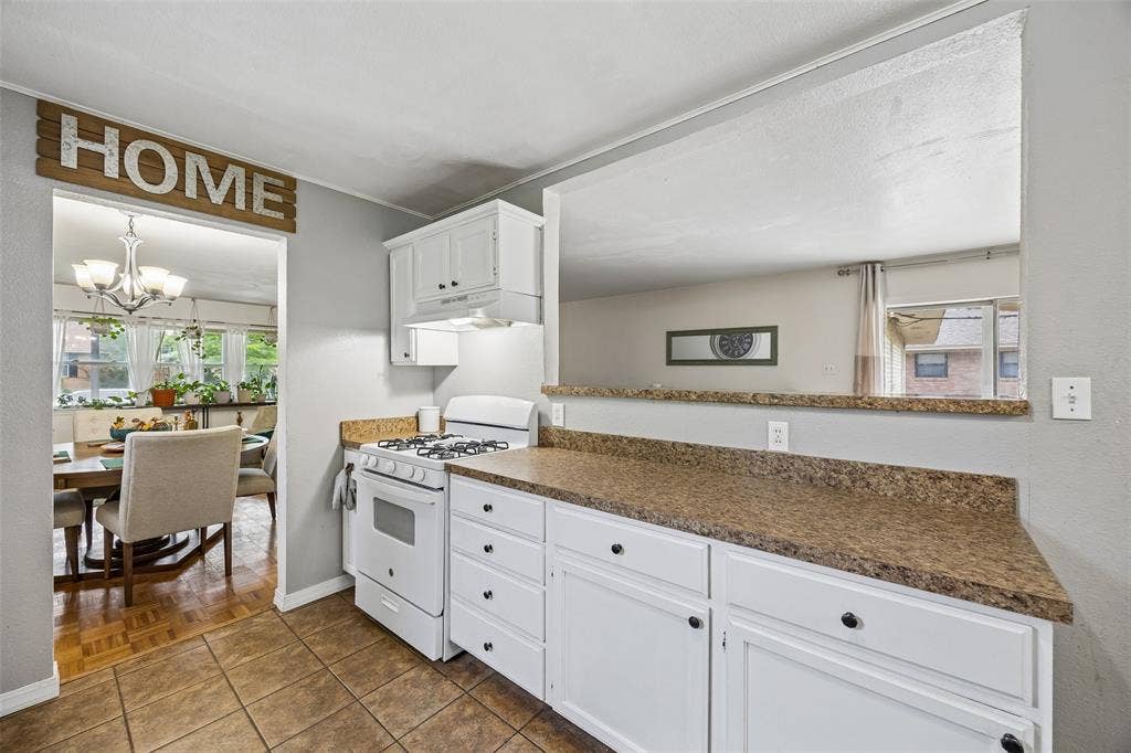 132 W Kenwood Drive, Garland, TX 75041 132 W Kenwood Drive, Garland, TX 75041