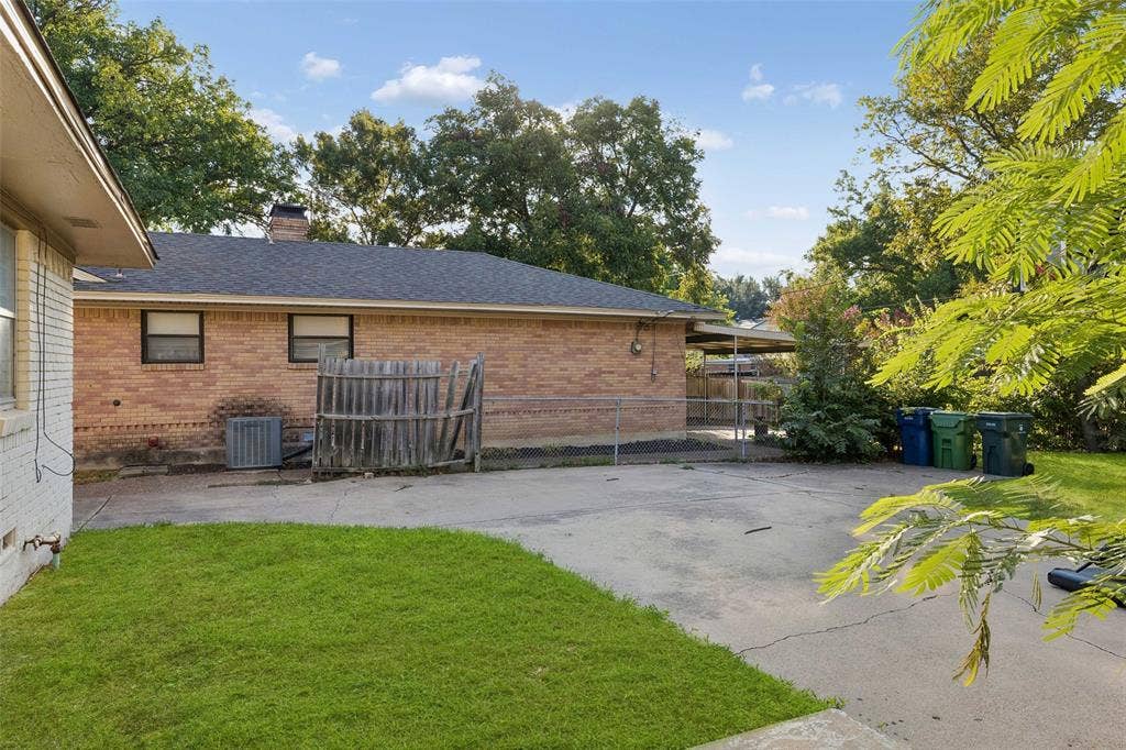 132 W Kenwood Drive, Garland, TX 75041 132 W Kenwood Drive, Garland, TX 75041