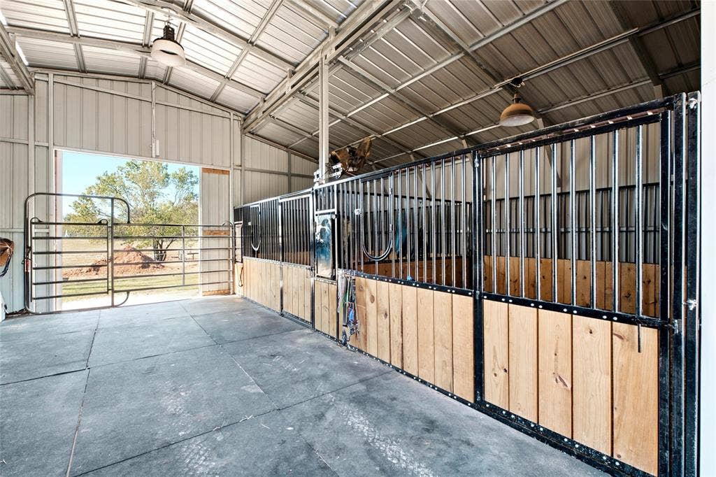 71 COUNTY RD 1266, Whitesboro, TX 76273