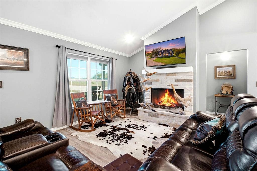 Wood burning fireplace - never used!