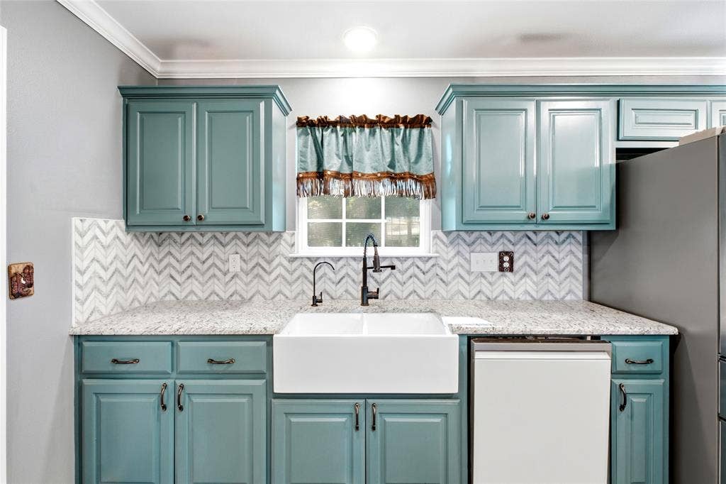 71 COUNTY RD 1266, Whitesboro, TX 76273