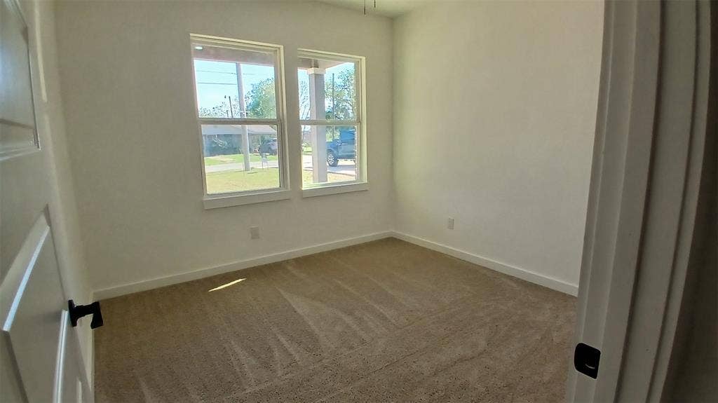 1704 E 10TH Avenue, Corsicana, TX 75110