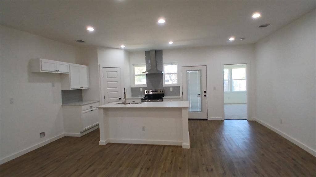 1704 E 10TH Avenue, Corsicana, TX 75110
