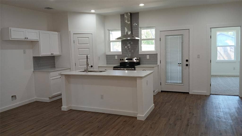 1704 E 10TH Avenue, Corsicana, TX 75110