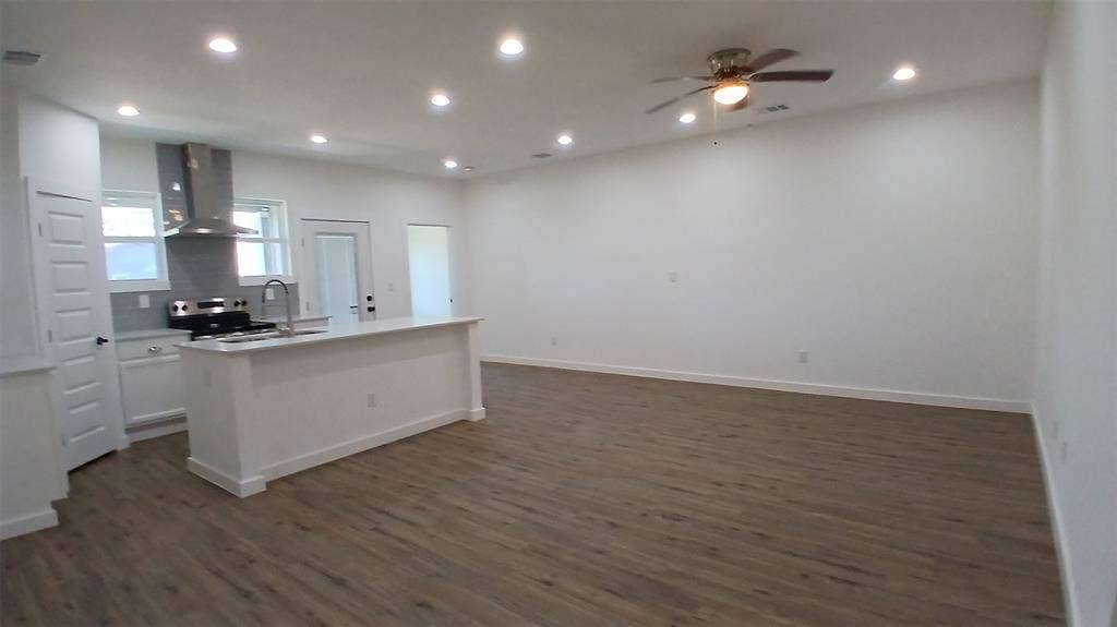 1704 E 10TH Avenue, Corsicana, TX 75110