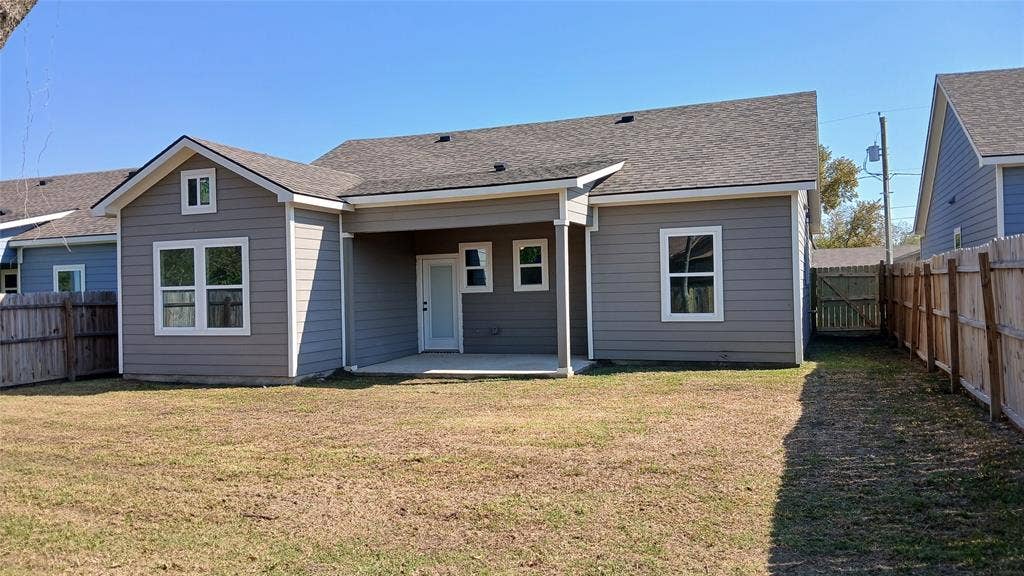 1704 E 10TH Avenue, Corsicana, TX 75110