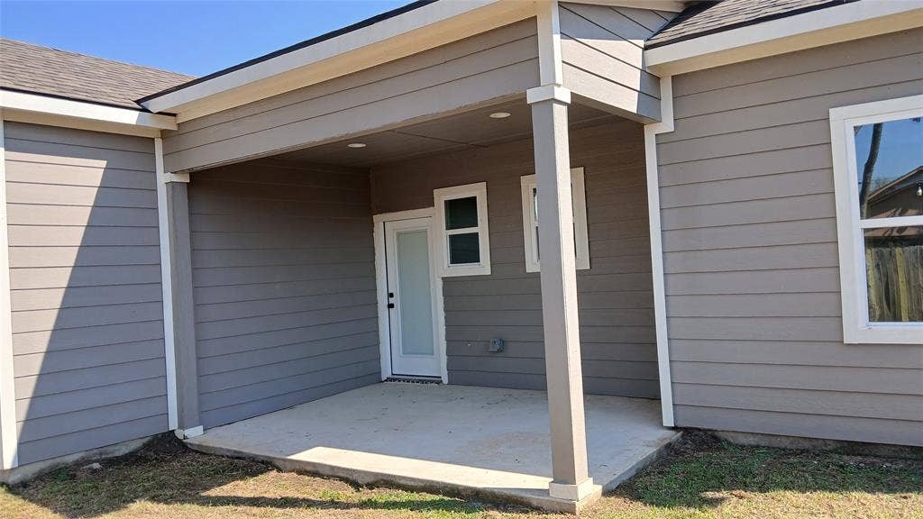 1704 E 10TH Avenue, Corsicana, TX 75110