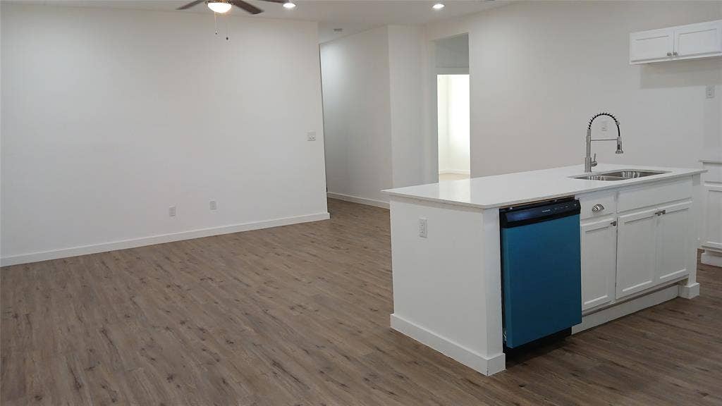 1704 E 10TH Avenue, Corsicana, TX 75110