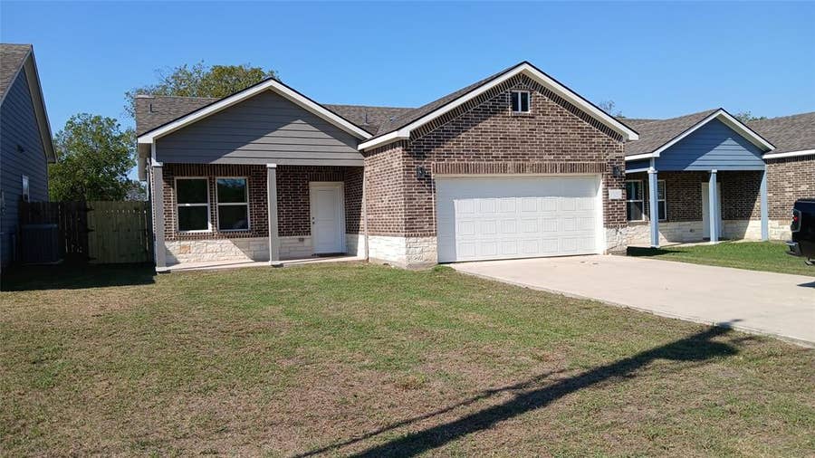Property photo for 1704 E 10TH Avenue, Corsicana, TX