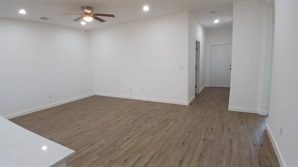 1704 E 10TH Avenue, Corsicana, TX 75110