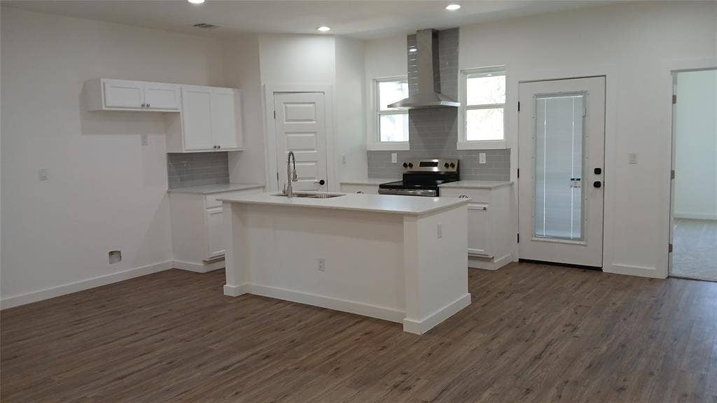 1704 E 10TH Avenue, Corsicana, TX 75110