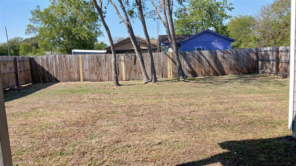 1704 E 10TH Avenue, Corsicana, TX 75110
