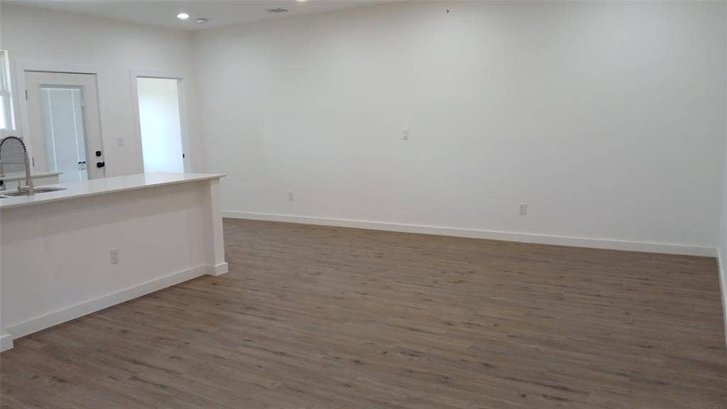 1704 E 10TH Avenue, Corsicana, TX 75110