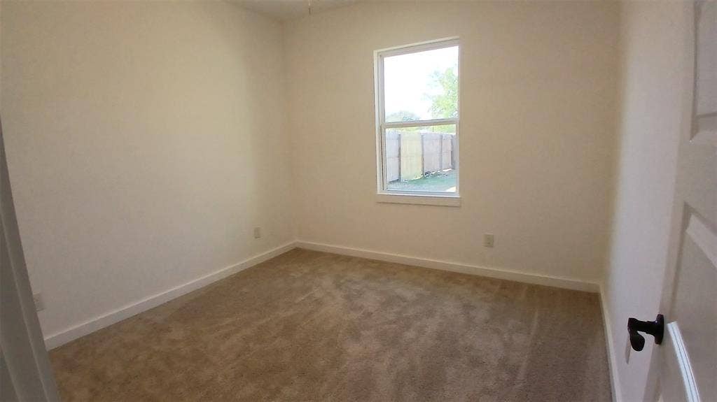 1704 E 10TH Avenue, Corsicana, TX 75110