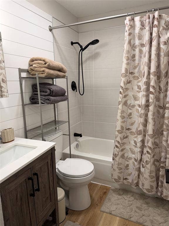 1362 Chinaberry Drive, Lewisville, TX 75077 upstairs full bath
