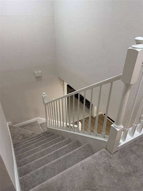 1362 Chinaberry Drive, Lewisville, TX 75077 Staircase