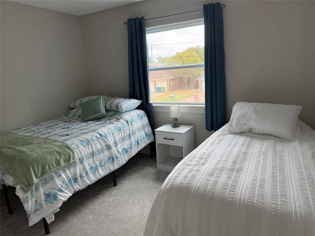 1362 Chinaberry Drive, Lewisville, TX 75077 Upstairs bedroom