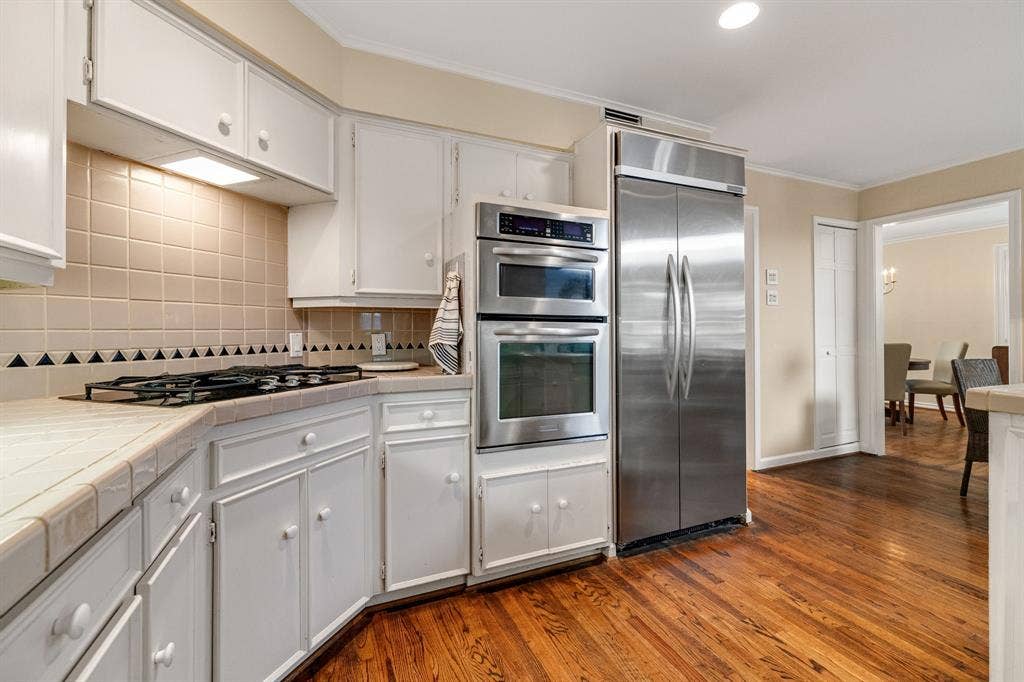 824 Westwood Drive, Richardson, TX 75080 So nice having a gas cooktop as well as a built-in stainless steel fridge and double oven - the top is a microwave and combined convection oven and the bottom is a standard electric oven.